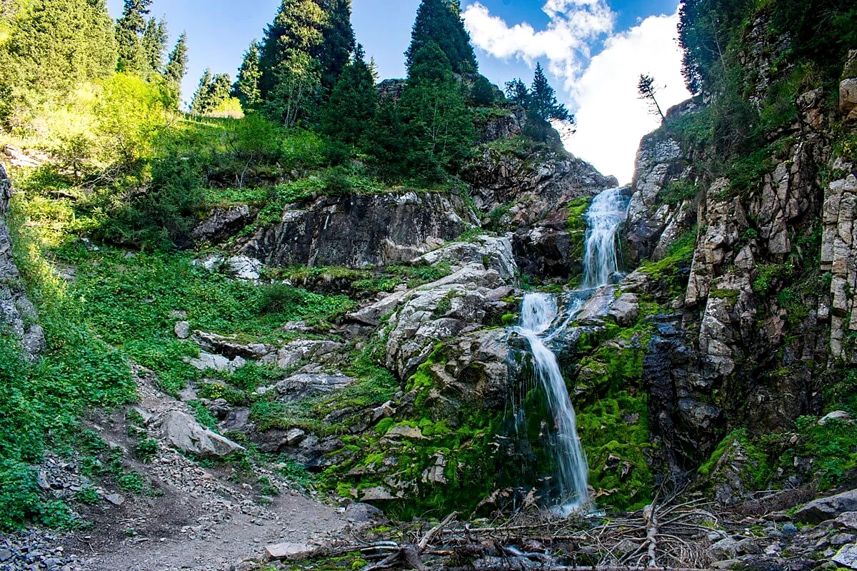 Горы водопад