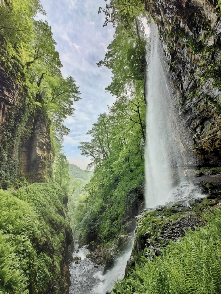 Каньон и водопад