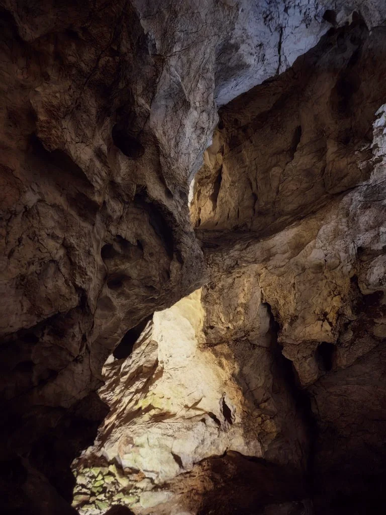 Пещера, свет и фактура